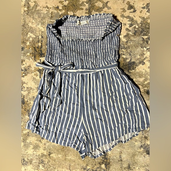 Abercrombie strapless romper - Picture 2 of 2